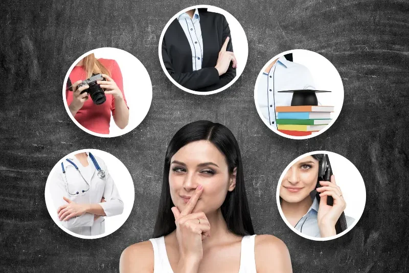 Jeune femme étudiante sur fond noir, hésitant entre plusieurs secteurs d’activité. Autour d’elle, des bulles illustrent différents domaines professionnels. Son expression et sa posture traduisent son indécision face à ces choix d’orientation.