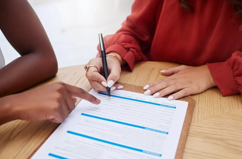 Signature d'un dossier d'inscription en alternance Ă Cergy
